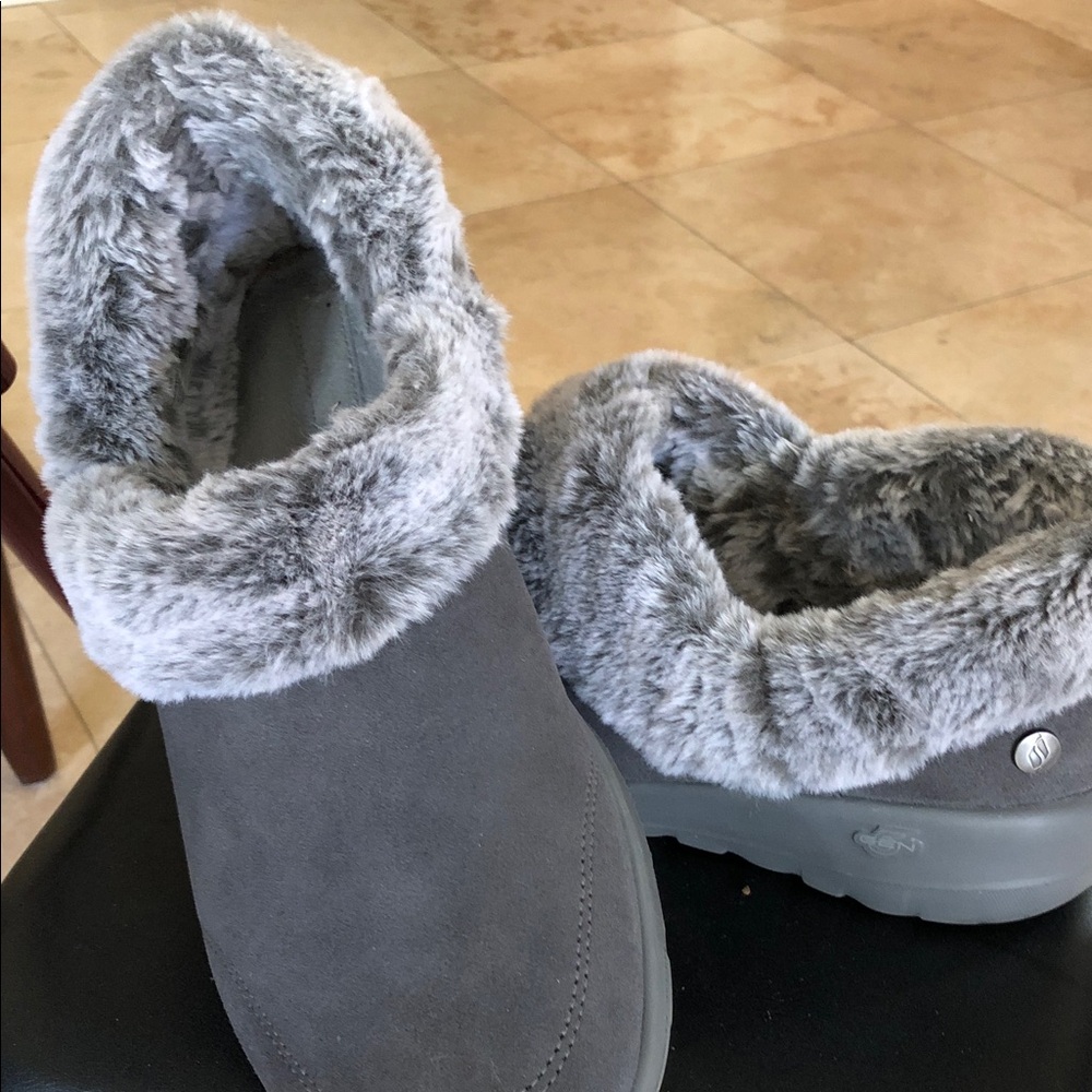 Skechers Gray Fur-Lined Women's Slippers